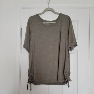 Short sleeve t-shirt with side ruching